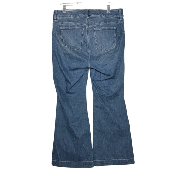 Torrid Bombshell Flare Jeans Premium Stretch Blue Size 14 SHORT Soft Denim - Picture 3 of 11